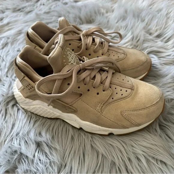 NIKE Air Huarache Run Sneakers in Mushroom Size 8 - Picture 1 of 11